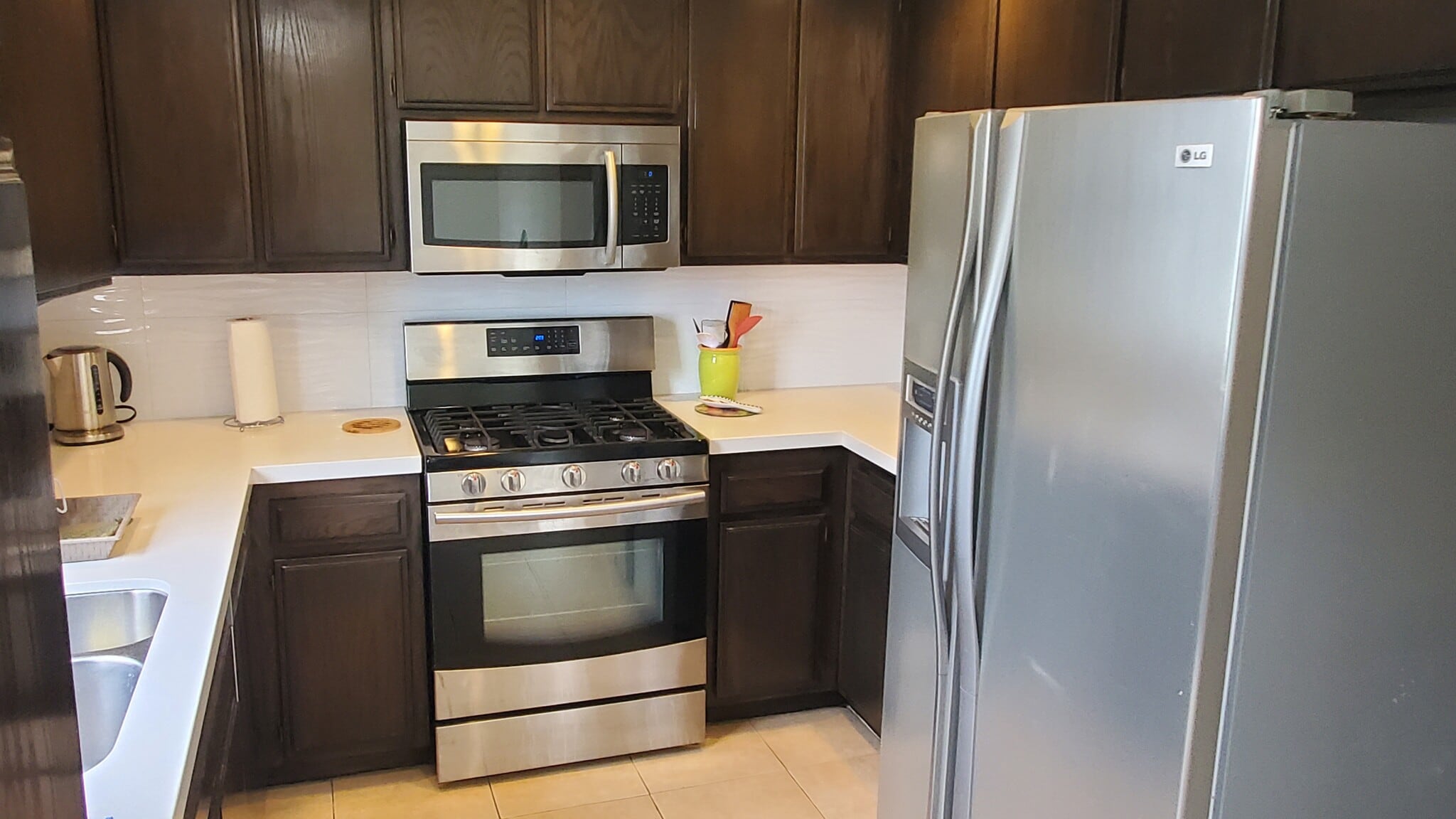 Building Photo - 8741 Darby Ave