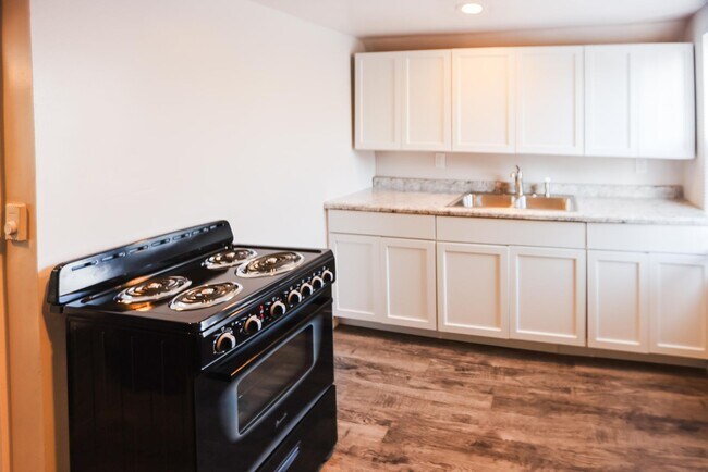 Building Photo - 628 Evesham Ave