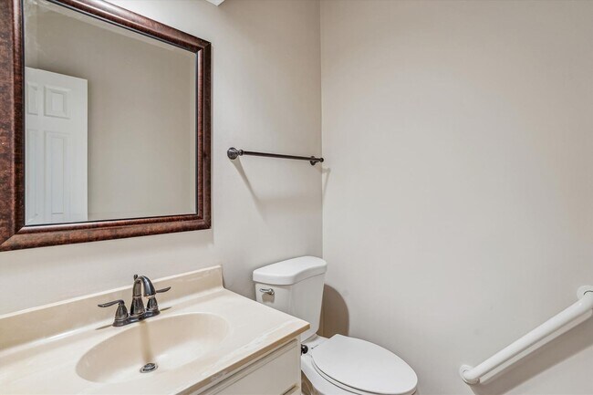 Building Photo - Magnificent 5 Bedroom, 4.5 Bathroom Bethes...