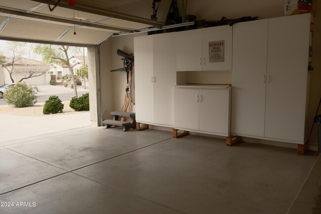 Building Photo - 18428 W Summer Haven Dr