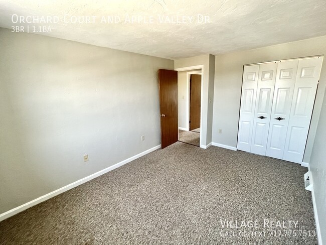 Building Photo - 2-car garage! Roomy 3-bed townhome in Dall...