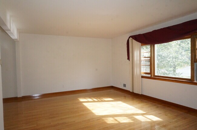 Building Photo - 28 Belmont Dr