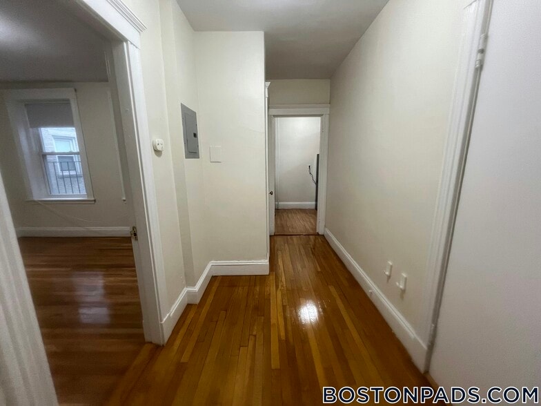 Building Photo - 231 Park Dr