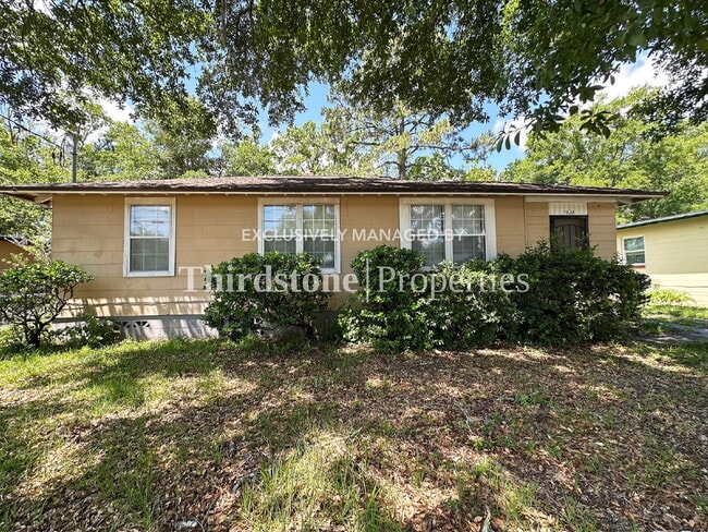 Building Photo - 5638 Vernon Rd