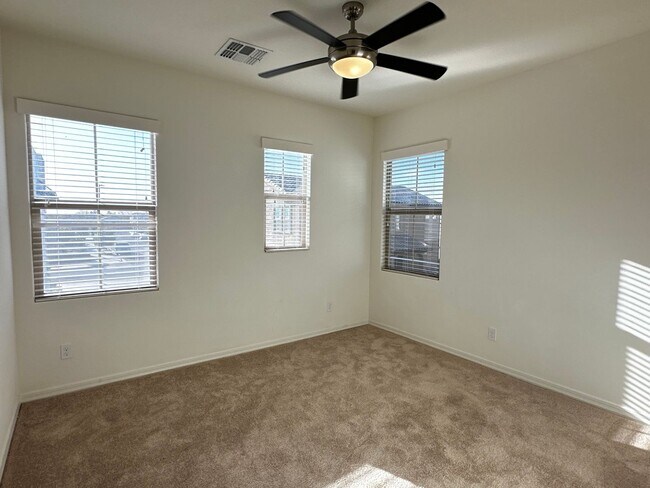 Building Photo - RECKER AND RAY MOVE IN READY 4 BEDROOM 2.5 BATHROOM HOME PERFECTLY LOCATED