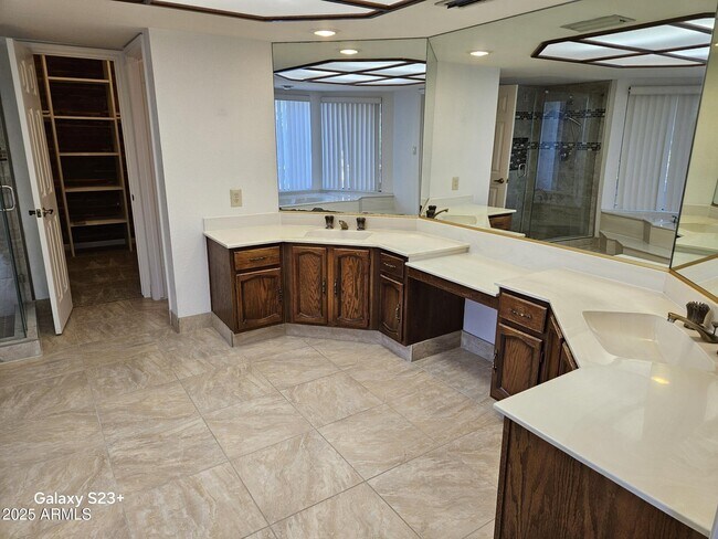 Building Photo - 2344 W Lobo Ave