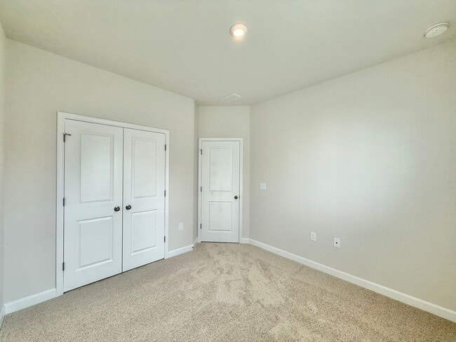 Building Photo - **OFFERING RENT PROMOTION FOR FIRST 6 MONTHS** New Construction 4BD, 3.5BA Wake Forest Townhome w...