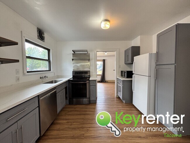 Building Photo - Character and Comfort in Tacoma, Spacious ...