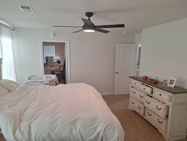 Building Photo - **HURRY!!! FREE RENT WITH AN OCTOBER MOVE ...