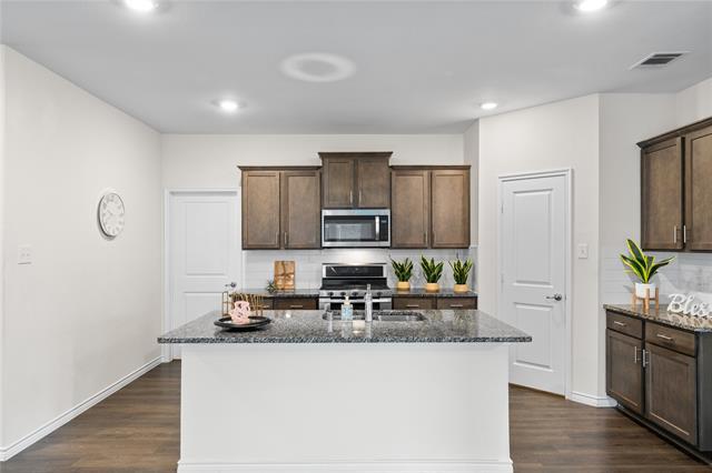 Building Photo - 706 Willow View Way