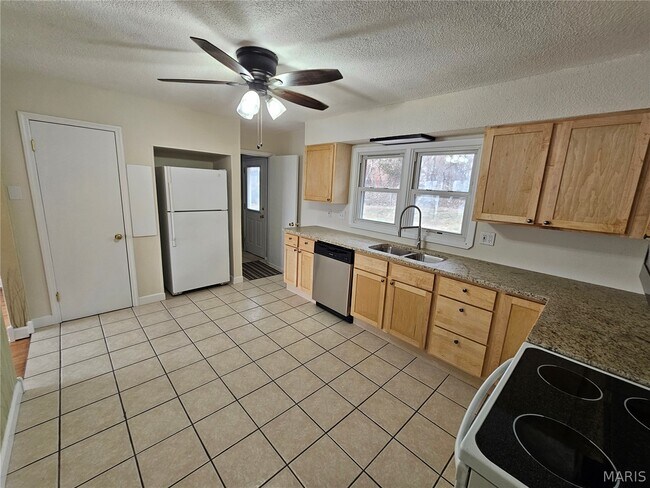 Building Photo - 206 Lake Ave