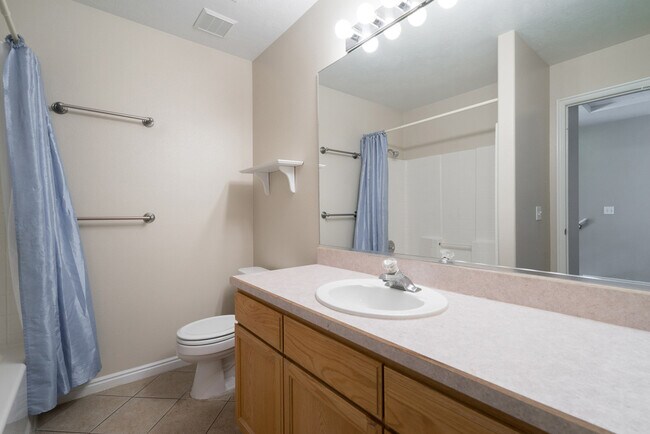 Building Photo - Utilities Included! Beautiful 2 Bedroom Townhome in Ivins
