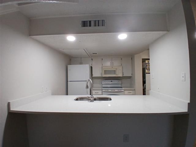 Building Photo - 4640 Country Creek Dr