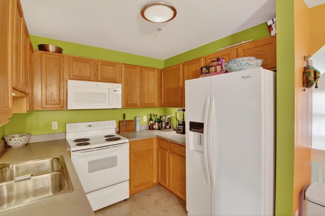 Building Photo - 1930 Lindsay Ln