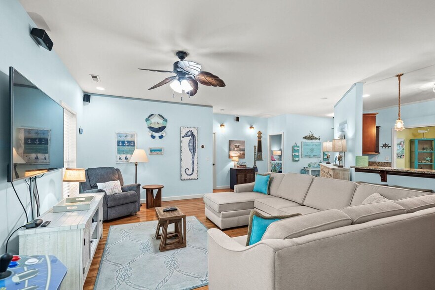 Building Photo - 306 Pine St S