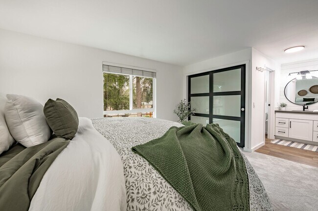 Building Photo - 2Bd/2Ba Bellevue Condo