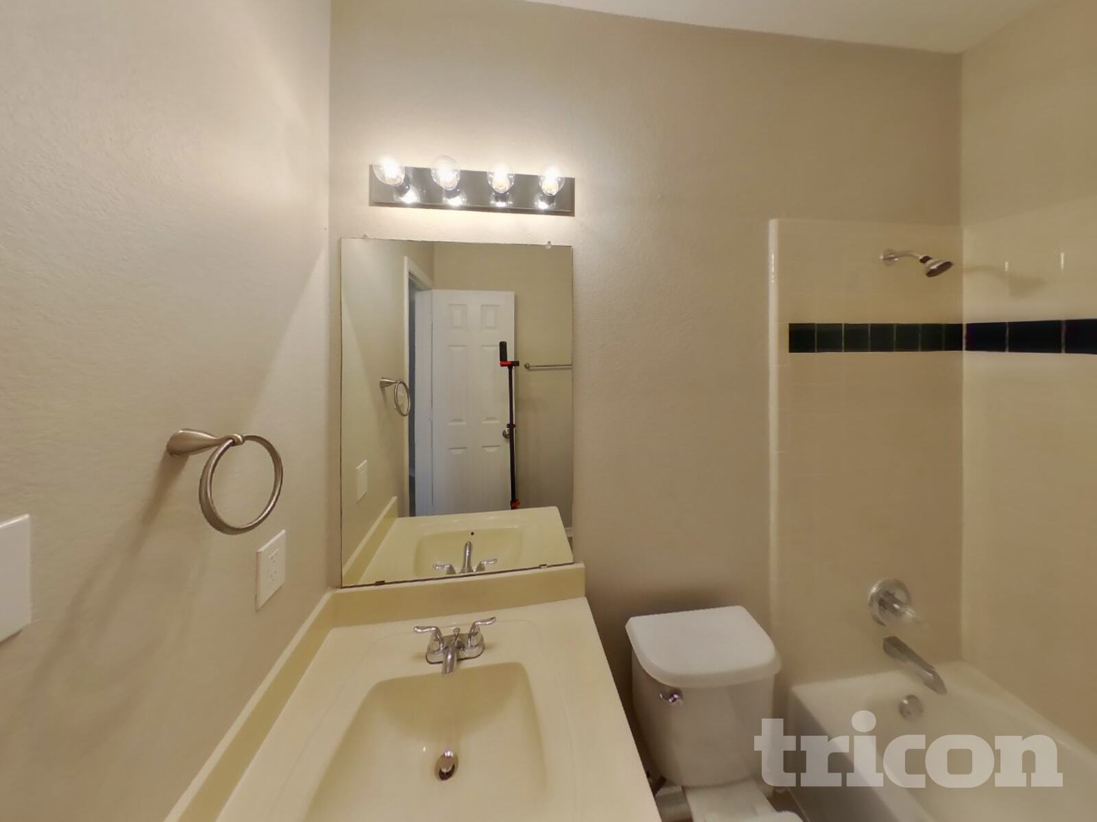 Building Photo - 2075 Crestlake Dr