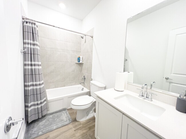 Building Photo - 2533 Olvera Ct