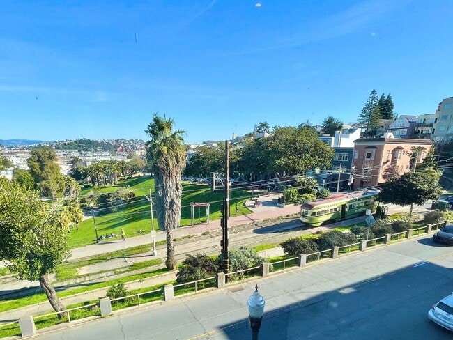 Building Photo - Prime Noe Valley 3Br/1.5Ba Top Floor Flat w/Laundry, Storage – A MUST SEE! PROGRESSIVE