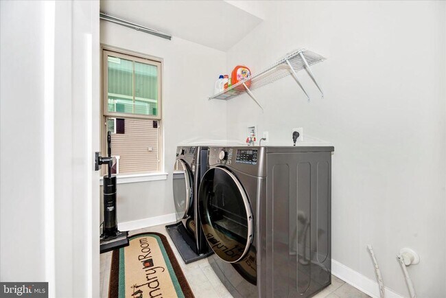 Building Photo - 6042 Fallfish Ct