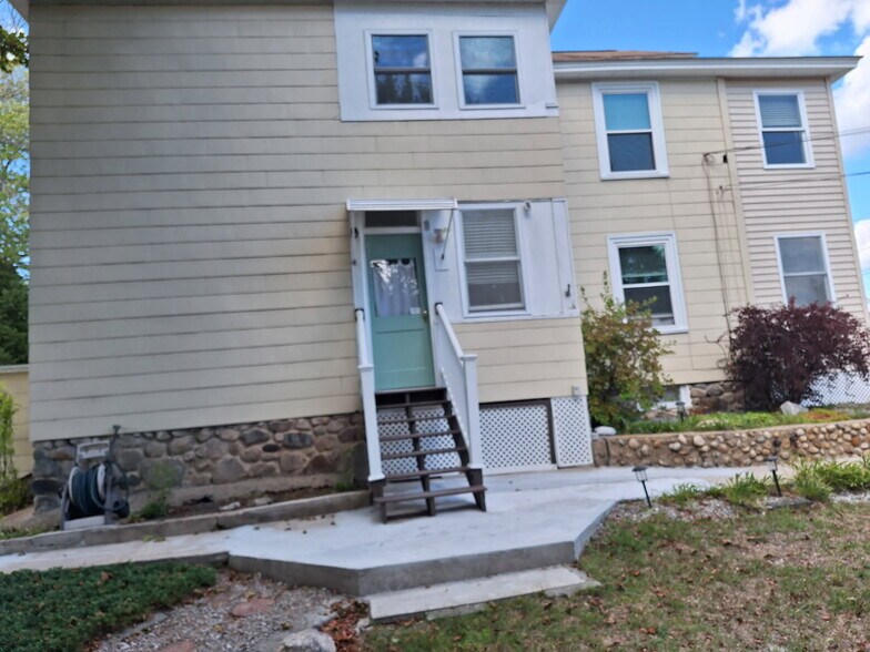 Building Photo - 88 Bismark St