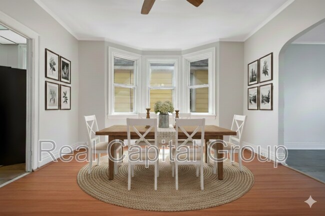 Building Photo - 305 Cable St