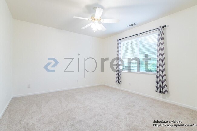 Building Photo - 4042 Plateau Cir