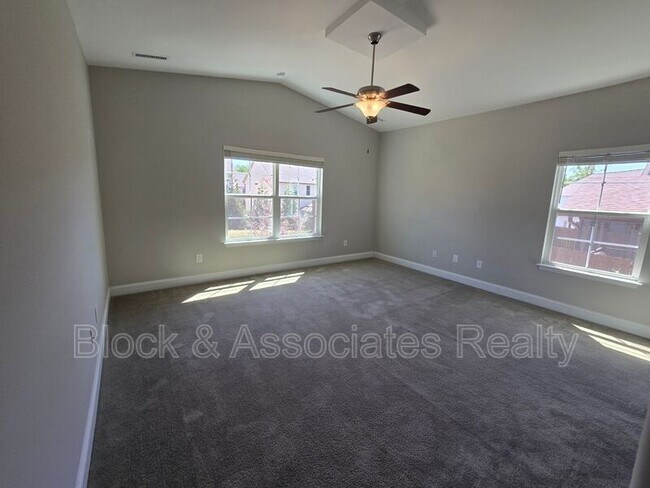 Building Photo - 5553 Marblehead Dr