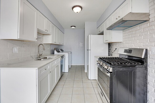 Building Photo - 7557 Bristol Ln