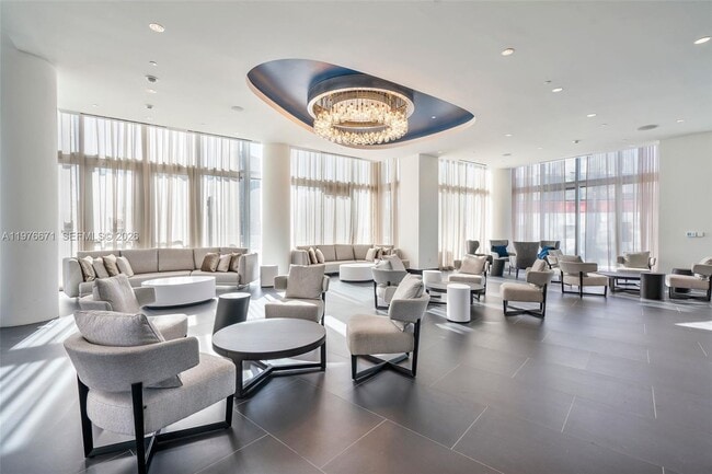 Building Photo - 851 NE 1st Ave