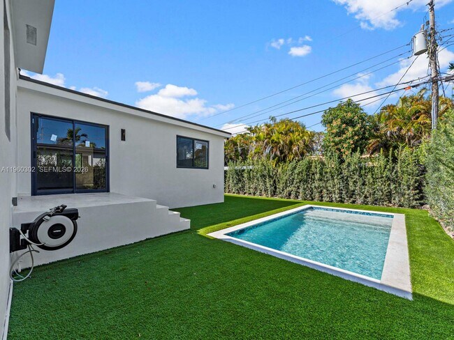 Building Photo - 5841 SW 13th St