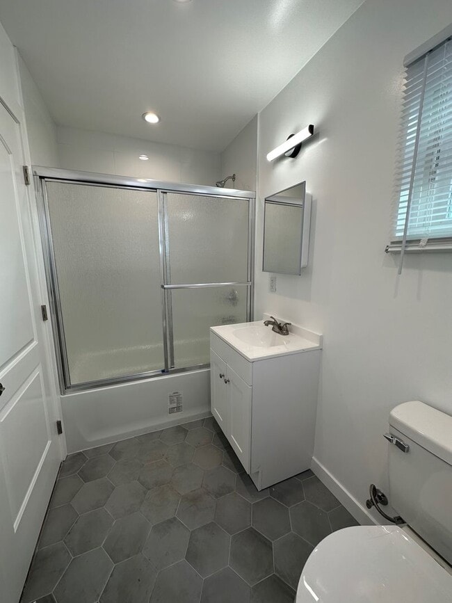 Building Photo - Brand New and Stunning  3+2 ADU on a pictu...