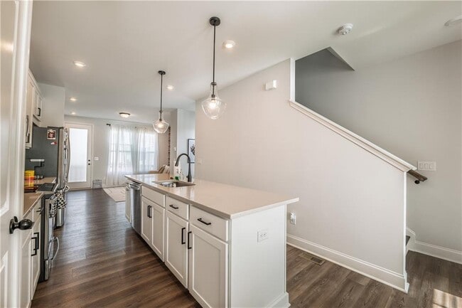 Building Photo - 313 Skylar Way SE