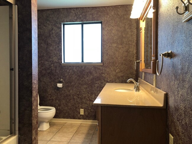 Building Photo - 1980 Sultana Dr