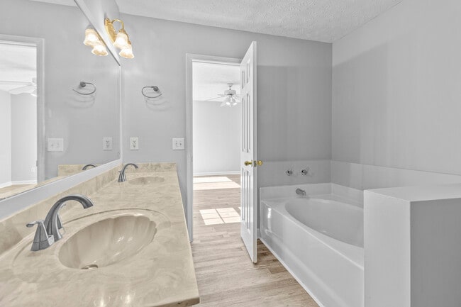 Building Photo - 107 Luke Ct