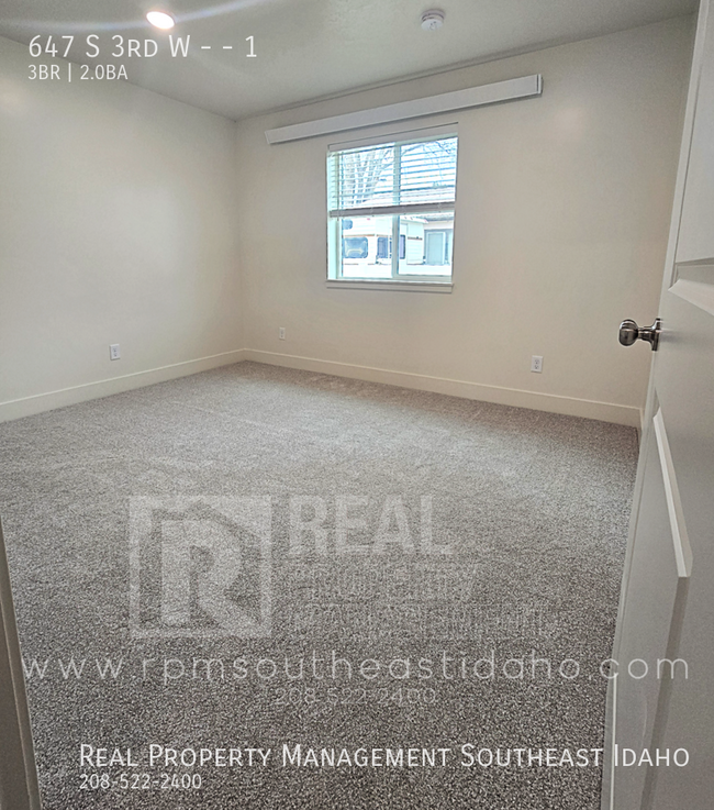 Building Photo - 647 S 3rd W