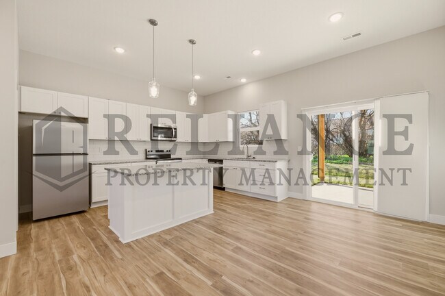 Building Photo - 619 Elmwood St