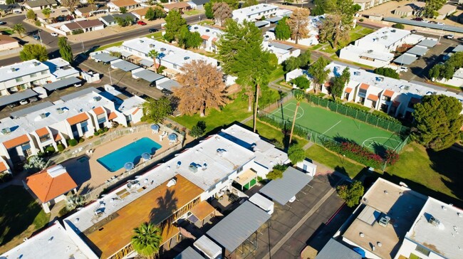 Building Photo - Beautiful 3-Bedroom Townhome in Northern Manor West