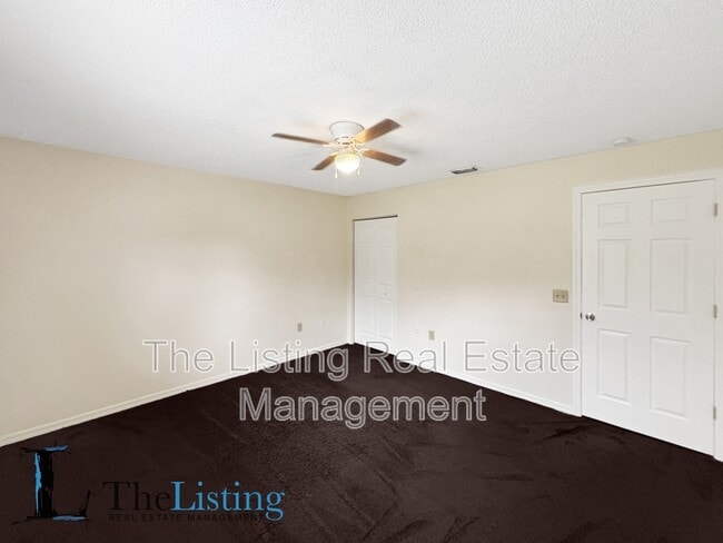 Building Photo - 5653 Viburnum Ct