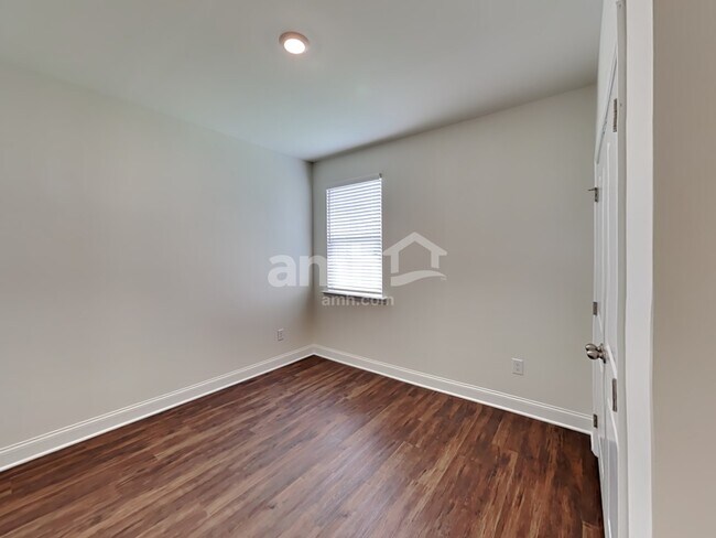 Building Photo - 824 Headland Wy