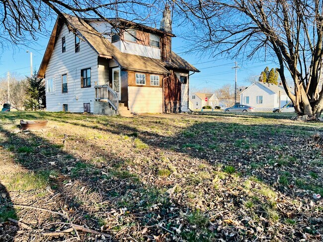 Exterior - 604 Burton Ave