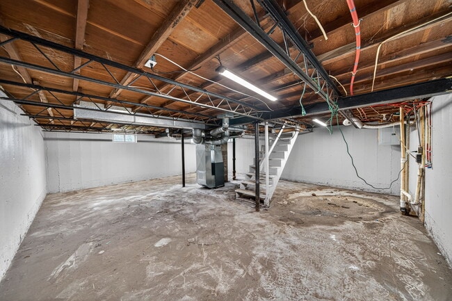 Building Photo - 3220 Vermont Pl