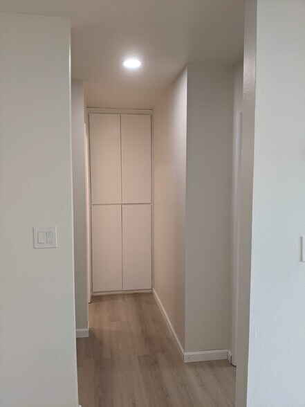 Building Photo - 4727 W 147th St