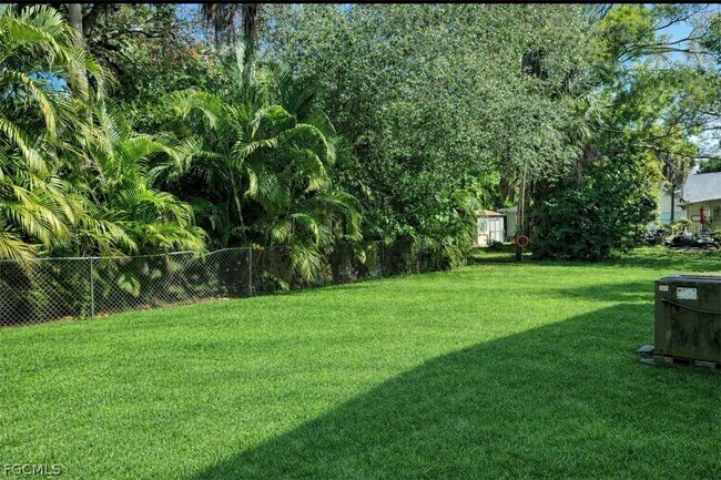 Building Photo - 917 Freemont St