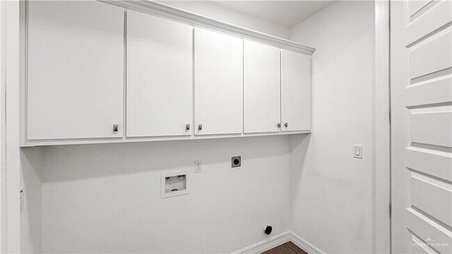 Building Photo - 5106 Sebastian Dr