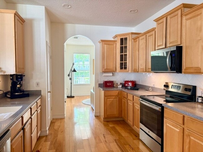 Building Photo - Beautiful 4 bedroom, 2.5 bath home with 2,444 sq. ft. in Harmony
