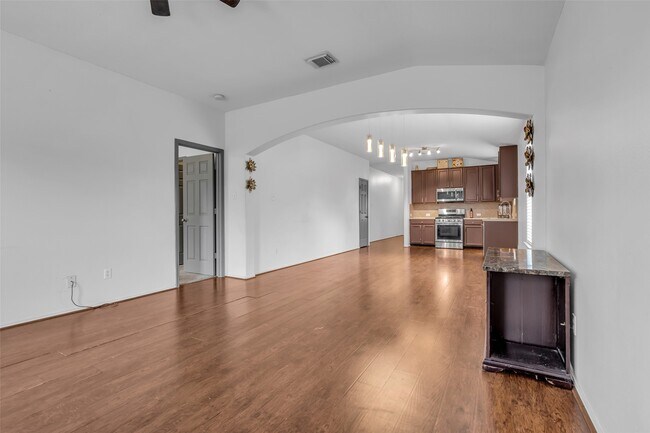 Building Photo - 9327 Delicado Dr