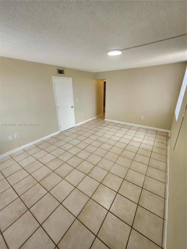 Building Photo - 802 NW 87th Ave