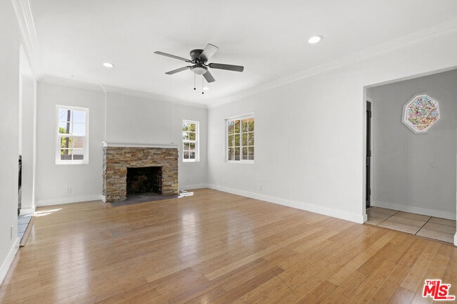 Building Photo - 10823 Cantara St