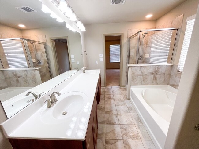 Building Photo - 3419 Hollow Mist Dr